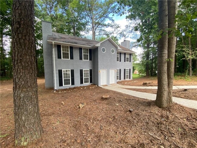 Building Photo - 2010 Oakwood Dr