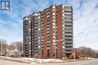 Building Photo - 181 Collier St