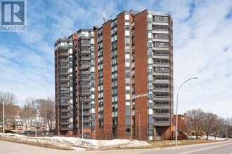 Building Photo - 181 Collier St