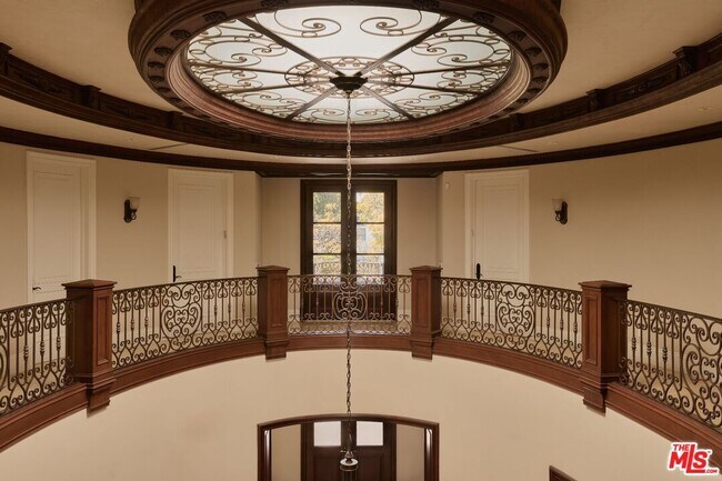 Foto del edificio - 614 N Palm Dr