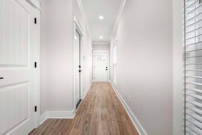 Foto del edificio - 454 E State St