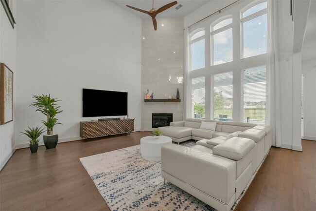 Foto del edificio - 2018 Grove Terrace Ln