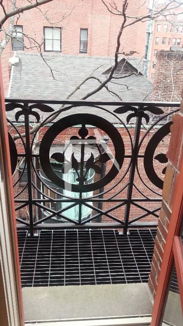 Building Photo - Avl NOW - Charming, renovated Back Bay 1BR