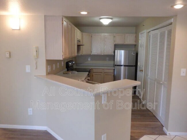 Building Photo - 1830 W Centennial Dr