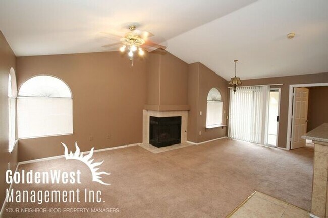 Foto del edificio - Beautiful 2Bdm 2Ba Condo w/ Detached 1 Car...