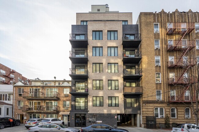 Fotografía del edificio - 1670 E 19th St