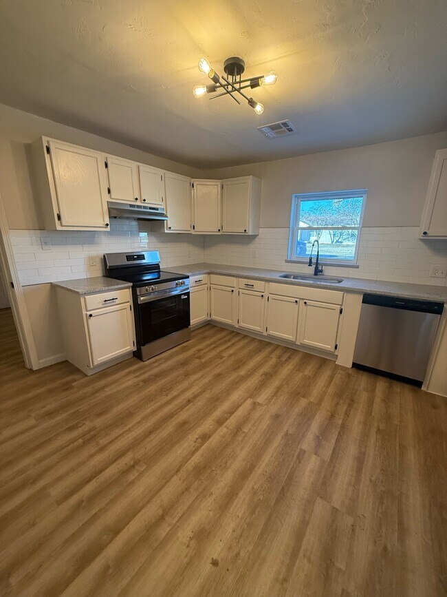 Building Photo - 6208 NW 34th St