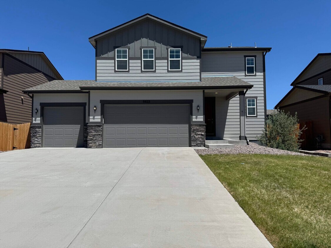 Foto principal - Newer 3 Bedroom plus loft in Paint Brush H...