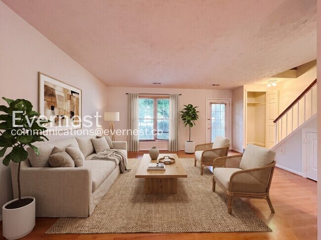 Foto del edificio - 3 Bed/2.5 Bath Townhome with Fenced Yard / Available Soon!