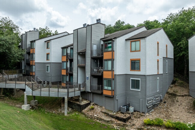 Building Photo - Capital Hills