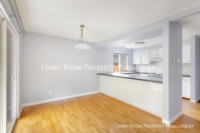 Building Photo - 12233 SE River Rd