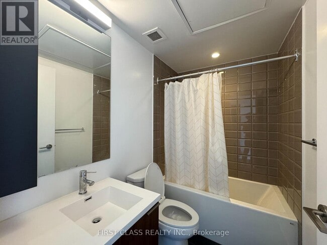Building Photo - 203 College St