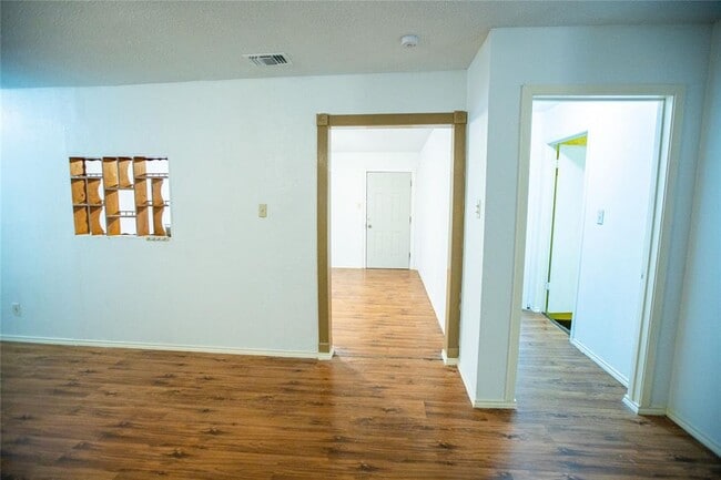 Building Photo - 807 E Tucker Blvd