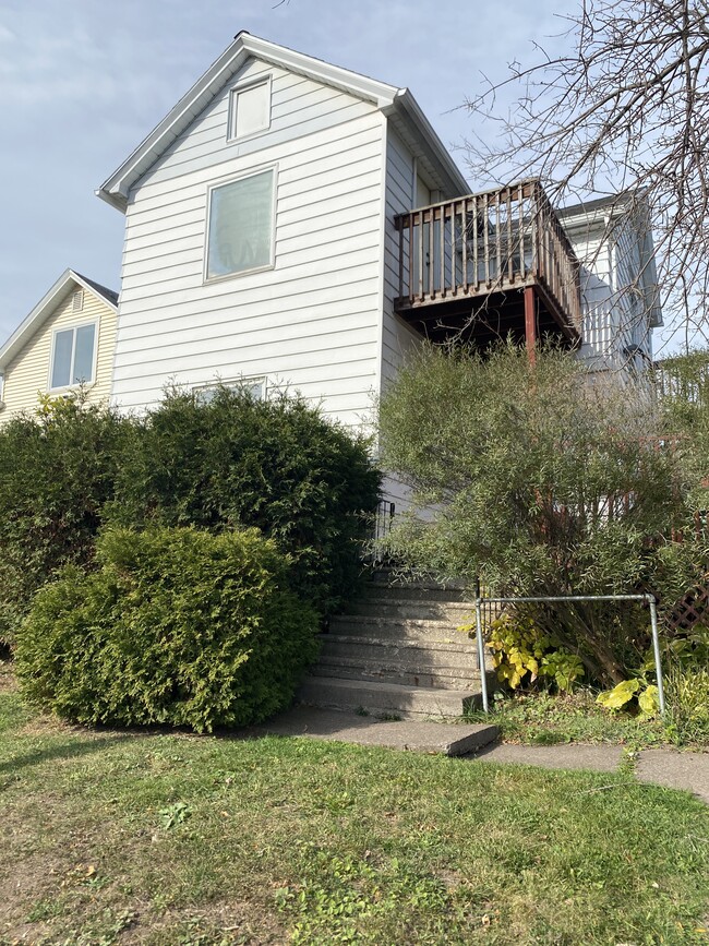 Building Photo - 325 E 8th St Building Photo - 325 E 8th St