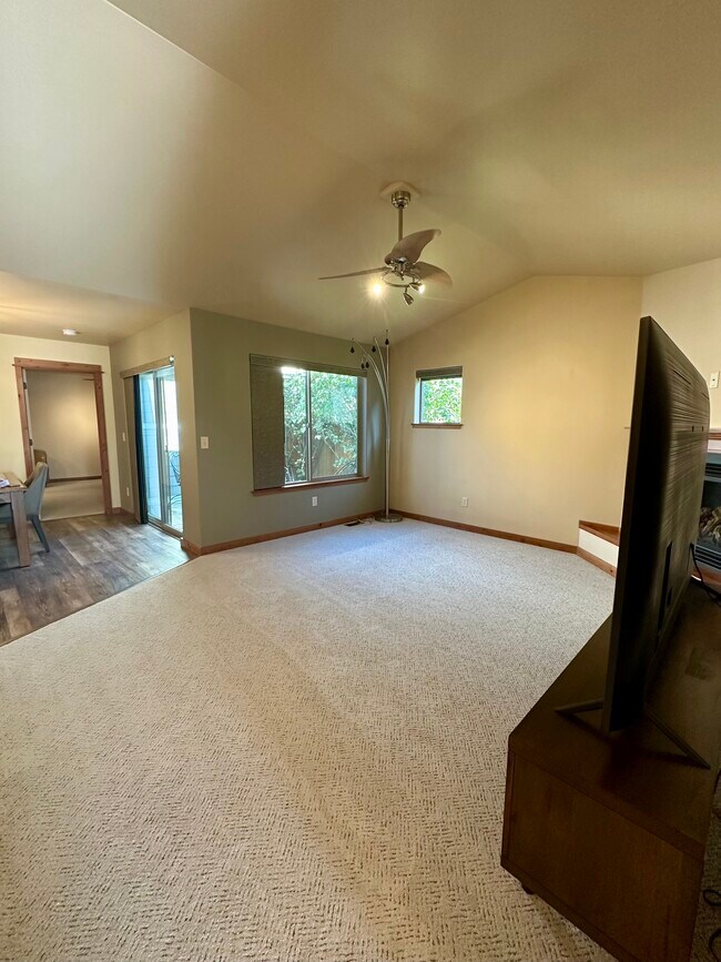 Foto del edificio - 1079 Cottonwood Rd