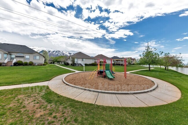 Building Photo - 1011 E Wyndom Way