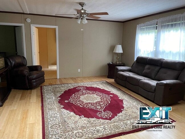 Building Photo - Private and secluded ranch in lakefront subdivision!