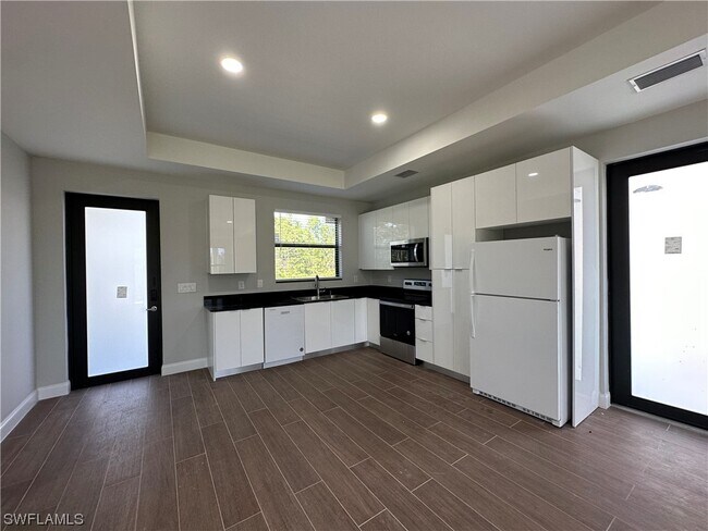Building Photo - 681 Windermere Dr