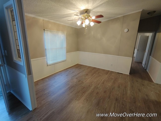 Building Photo - 402 Country Walk Ln