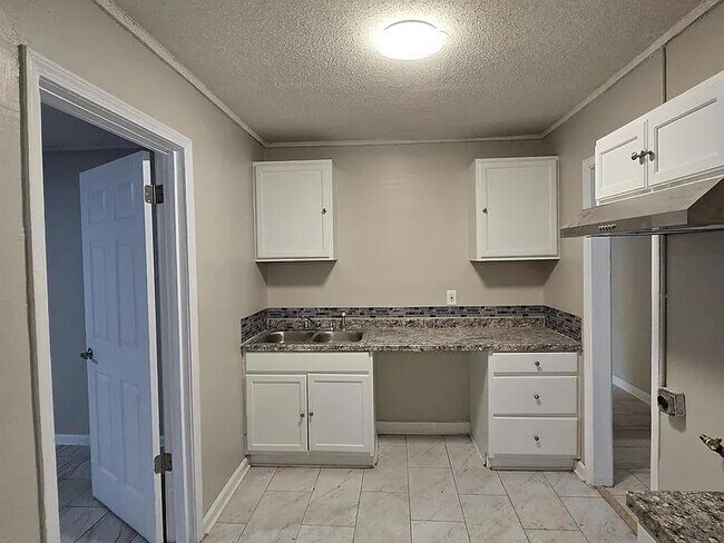 Foto del edificio - 3198 Millwood Rd