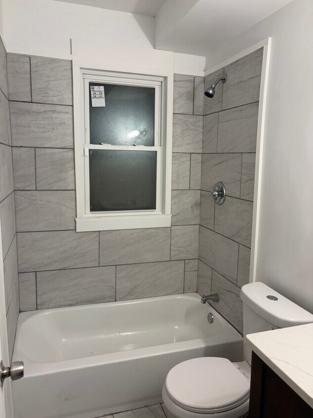 Foto del edificio - 3242 Clairmount Ave