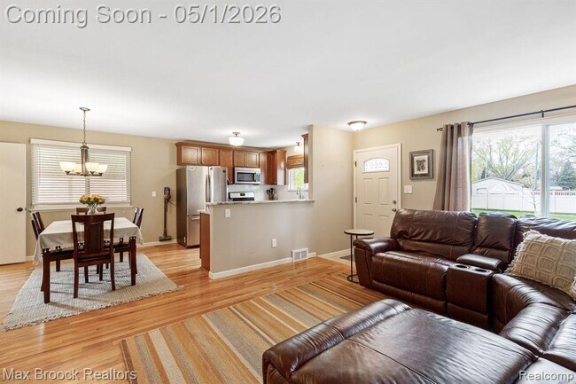Building Photo - 3818 Edgeland Ave