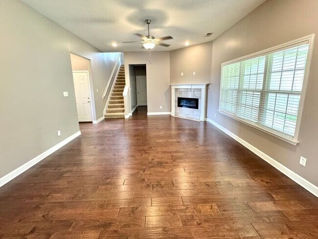 Foto del edificio - Now Leasing a 5 Bedroom 3 Bath Home In Oli...