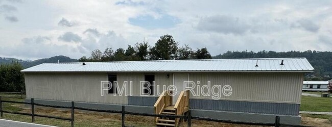 Building Photo - 346 Friendly Cir