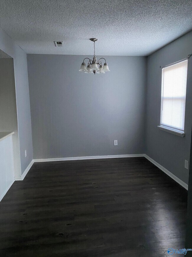Building Photo - 3621 N Crestview Dr NW