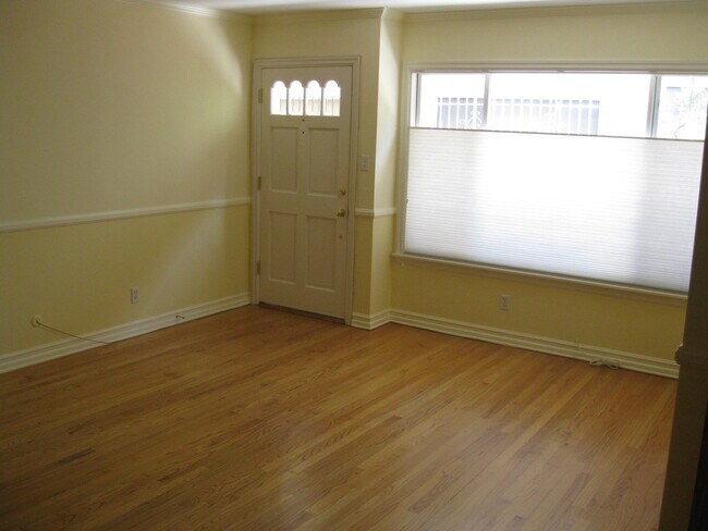 Building Photo - 3672 Watseka Ave