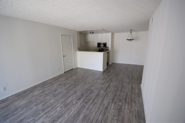 Building Photo - 5400 Morella Ave