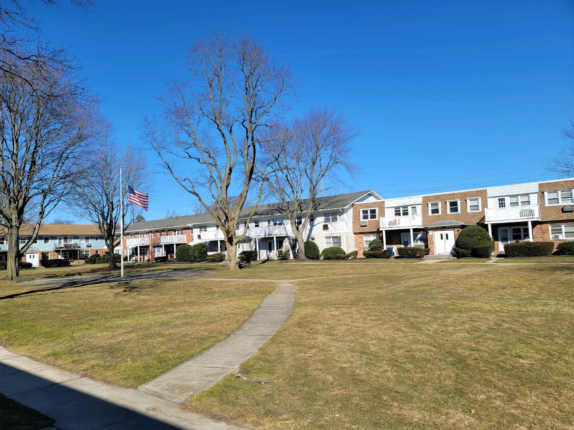 Foto principal - 65 Hemlock Ln