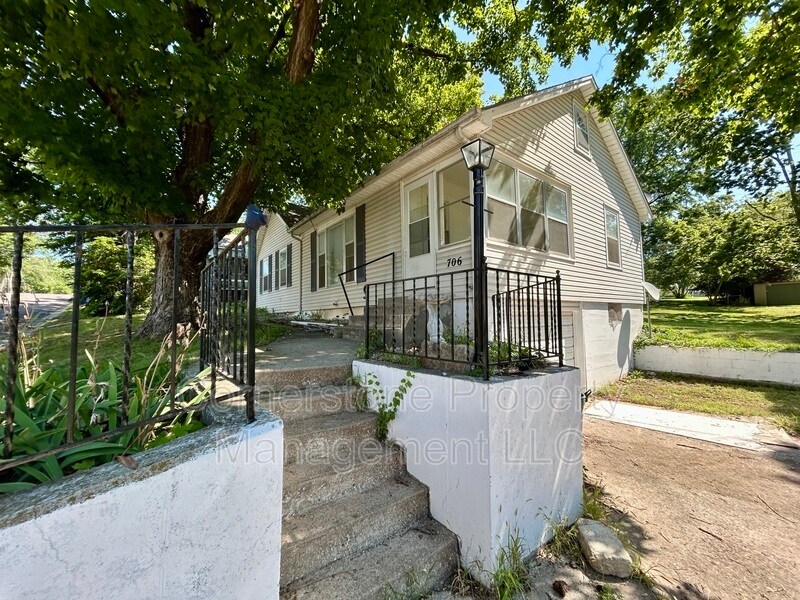 Foto principal - 706 Locust St