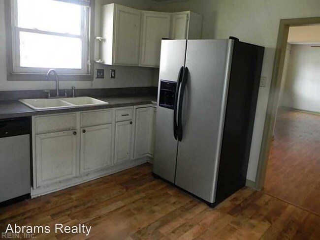 Building Photo - 3 br, 2 bath House - 631 Surry St