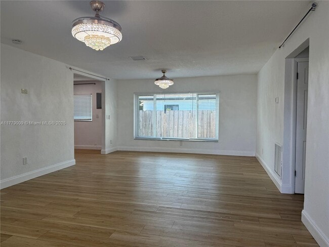 Building Photo - 1040 SW 30th Ave