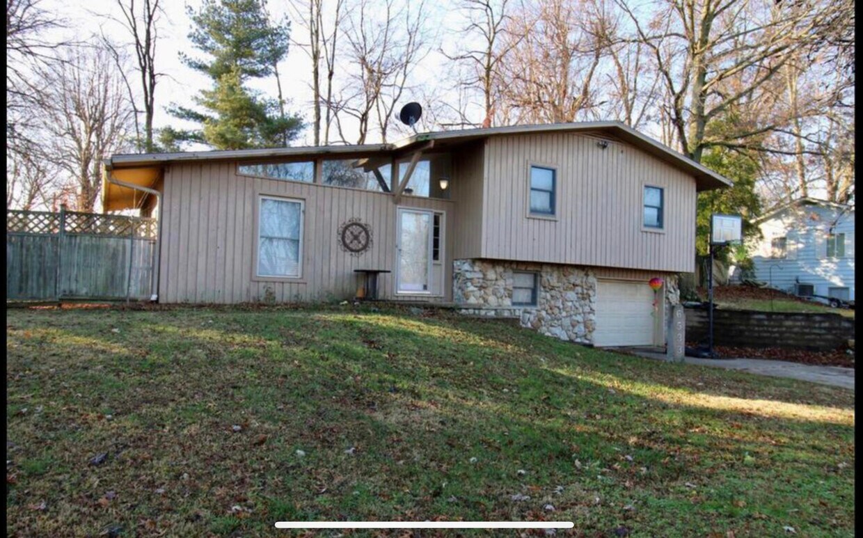 Primary Photo - 6533 Outer Lincoln Ave