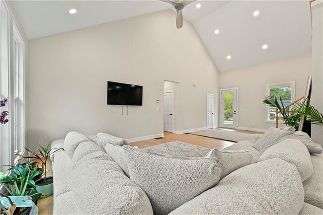 Building Photo - 213 Wagon Wheel Dr