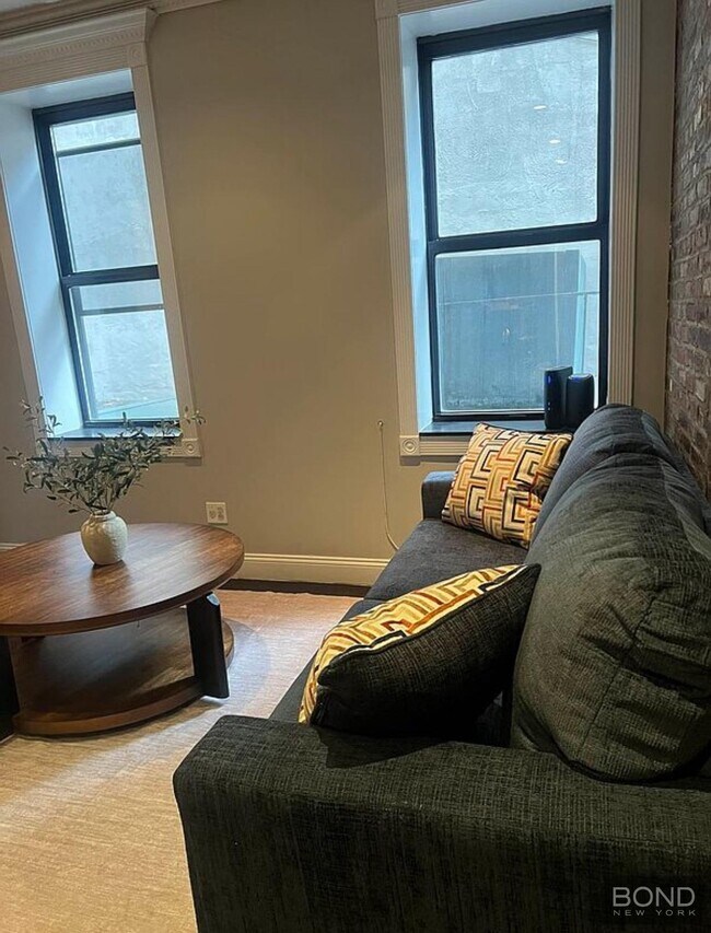 Foto del edificio - 336 E 18th St