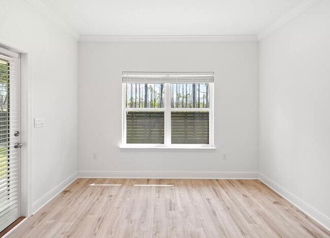 Foto del edificio - 100 Pine Lake Dr