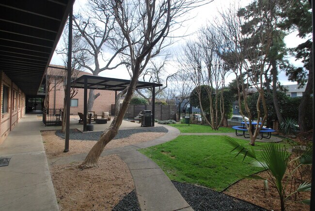 Building Photo - 5004 Live Oak Street