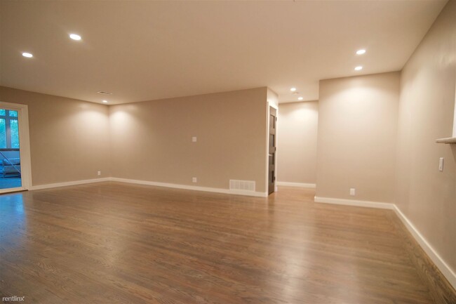 Building Photo - 2 br, 2 bath Apartment - 200 Waverley St 10