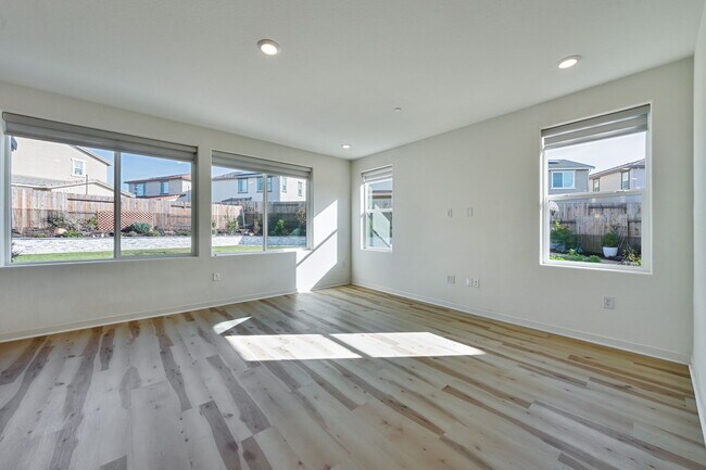 Foto del edificio - 4522 Drowsy Water Way