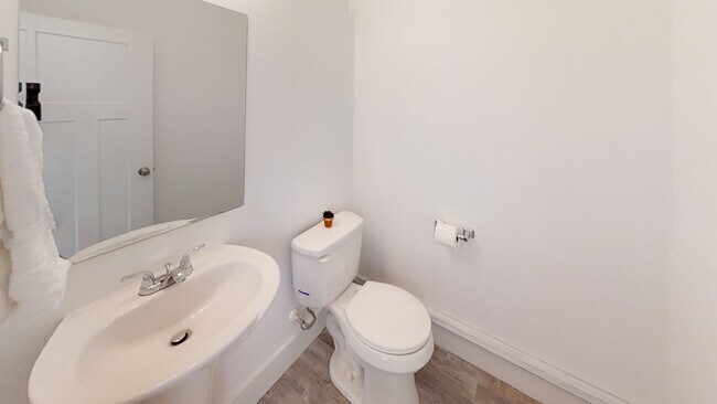 Building Photo - 226 Halo Dr
