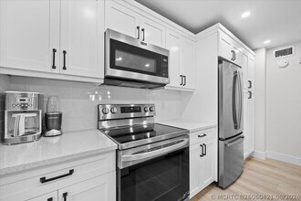 Building Photo - 221 Brackenwood Terrace