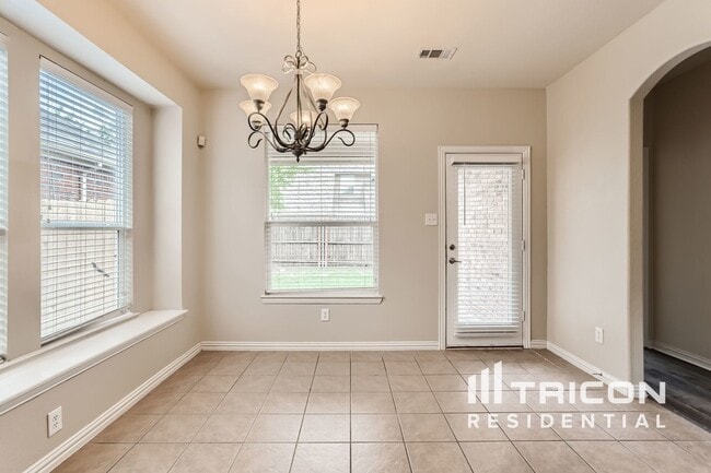 Building Photo - 15904 Alvarado Dr