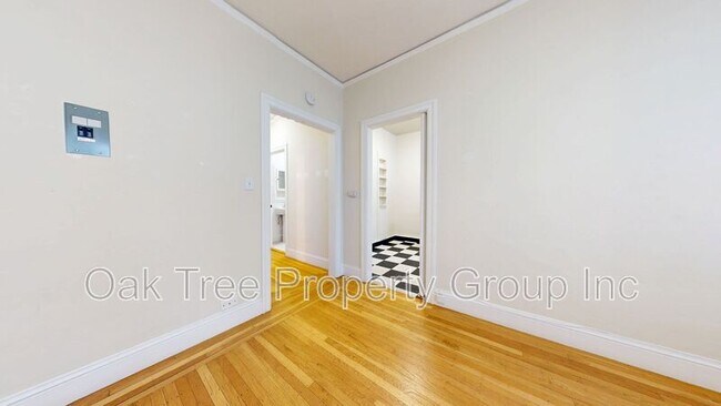 Building Photo - 450 40th St