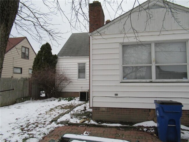 Foto del edificio - 4619 W 156th St