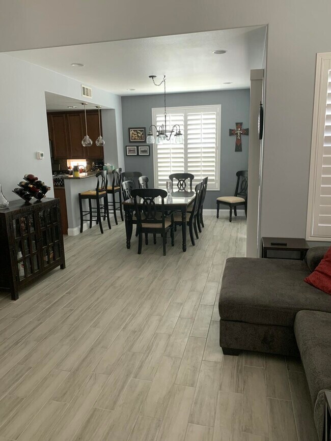 Foto del edificio - 52210 Rosewood Ln