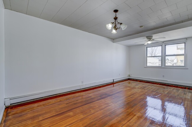 Building Photo - 88 E 25th St