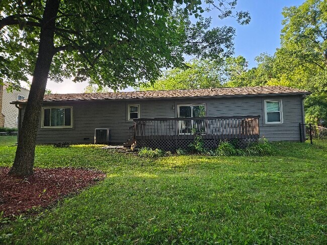 Foto del edificio - 569 Meadow Dr